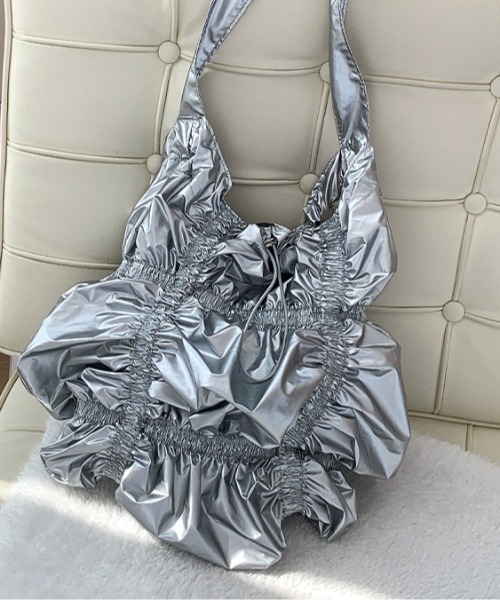 She's Closet(シーズクローゼット)の「メタリックシャーリングショルダーバッグ/肩掛けトートバッグ(ショルダーバッグ・レディース・アイボリー/ゴールド/ブラック/シルバー・FREE)」の7枚目の写真