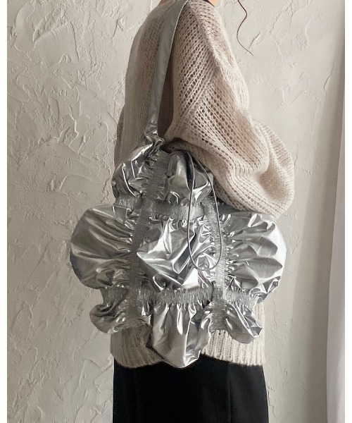 She's Closet(シーズクローゼット)の「メタリックシャーリングショルダーバッグ/肩掛けトートバッグ(ショルダーバッグ・レディース・アイボリー/ゴールド/ブラック/シルバー・FREE)」の9枚目の写真