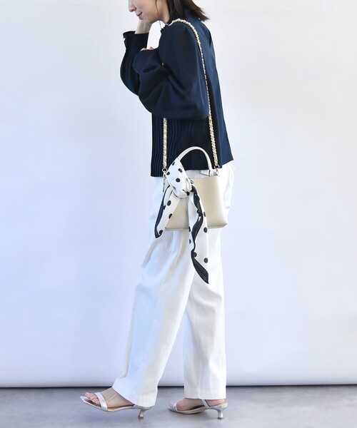 quaranciel(カランシエル)の「quaranciel:〈手洗い可能〉プリーツ ハイネック ブラウス(シャツ/ブラウス・レディース・ネイビー/オフホワイト・ONE SIZE)」の10枚目の写真