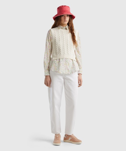 BENETTON (UNITED COLORS OF BENETTON)(ベネトンユナイテッドカラーズオブベネトン)の「コットン100%クルーネックケーブル編みクロップド丈サイドスリットノースリーブニットトップス(ベスト・レディース・ラベンダー/ライトブルー/ホワイト・SMALL/X-SMALL/MEDIUM)」の12枚目の写真