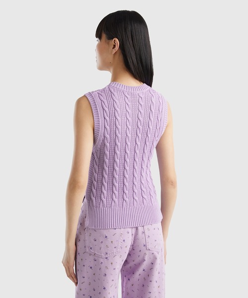 BENETTON (UNITED COLORS OF BENETTON)(ベネトンユナイテッドカラーズオブベネトン)の「コットン100%クルーネックケーブル編みクロップド丈サイドスリットノースリーブニットトップス(ベスト・レディース・ラベンダー/ライトブルー/ホワイト・SMALL/X-SMALL/MEDIUM)」の16枚目の写真