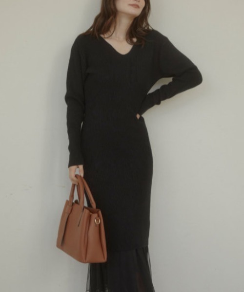 ACYM（アシーム）の「2024 Decollete cut knit ワンピース（ワンピース・レディース・アイボリー/ブラック・FREE）」の7枚目の写真