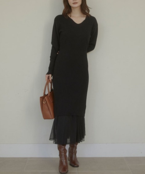 ACYM（アシーム）の「2024 Decollete cut knit ワンピース（ワンピース・レディース・アイボリー/ブラック・FREE）」の8枚目の写真
