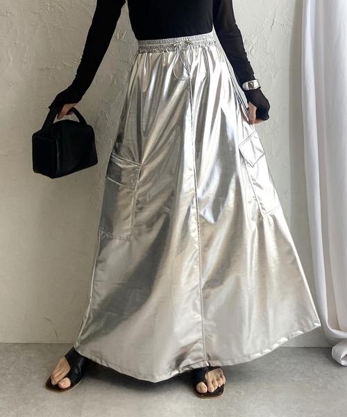 She's Closet（シーズクローゼット）の「フレアAラインロング丈ドロストグロッシーメタリックカーゴスカート（スカート）」