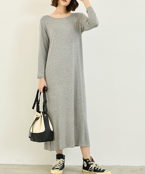 Dewlily(デューリリー)の「Tシャツワンピース(ワンピース・レディース・ダークグレー/レッド/ブラック/グレー/ネイビー・L/M)」の3枚目の写真