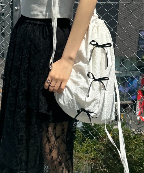 FOREVER 21(フォーエバー トゥエンティーワン)の「【2024SS】リボンナップサック(バックパック/リュック・レディース・ネイビー/ホワイト・FREE)」の1枚目の写真