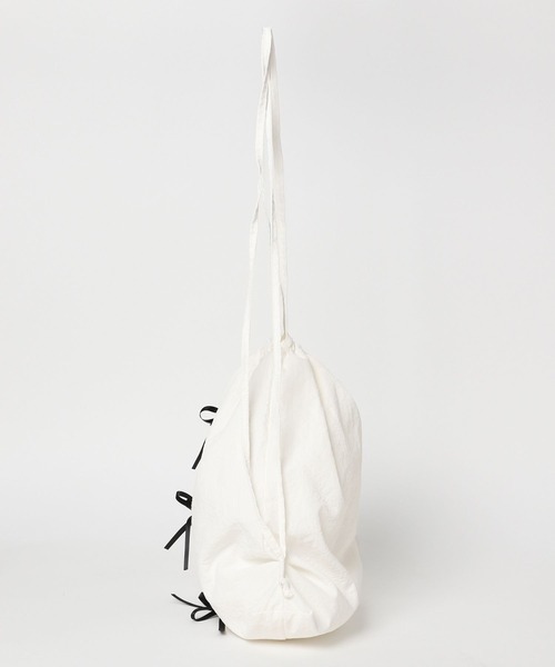 FOREVER 21(フォーエバー トゥエンティーワン)の「【2024SS】リボンナップサック(バックパック/リュック・レディース・ネイビー/ホワイト・FREE)」の3枚目の写真