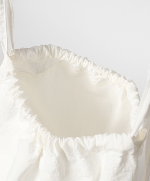 FOREVER 21(フォーエバー トゥエンティーワン)の「【2024SS】リボンナップサック(バックパック/リュック・レディース・ネイビー/ホワイト・FREE)」の7枚目の写真