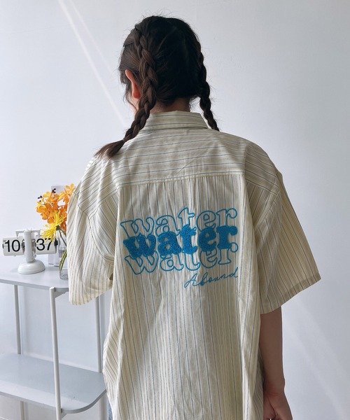 AS KNOW AS plus（アズノゥアズプラス）の「◎サガラ刺繍 バックアートロゴ半袖ビッグシャツ（シャツ/ブラウス・レディース・イエロー系/ブルー系/グリーン系/ベージュ系1/ブルー系1/ブラウン系1・FREE）」の6枚目の写真