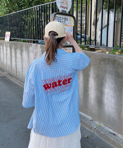 AS KNOW AS plus（アズノゥアズプラス）の「◎サガラ刺繍 バックアートロゴ半袖ビッグシャツ（シャツ/ブラウス・レディース・イエロー系/ブルー系/グリーン系/ベージュ系1/ブルー系1/ブラウン系1・FREE）」の7枚目の写真