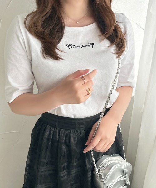 apres jour（アプレジュール）の「ロゴリボン刺繍Tシャツ【ZOZOTOWN限定アイテム】（Tシャツ/カットソー・レディース・ホワイト系その他/オフホワイト/ブラック・X-LARGE/フリー）」の8枚目の写真