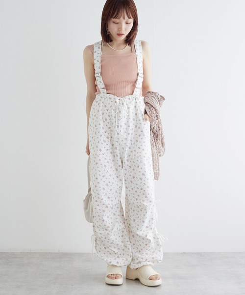 w closet（ダブルクローゼット）の「サイドリボンパラシュートパンツ（カーゴパンツ・レディース・ピンク/ホワイト系その他/カーキ/オフホワイト・FREE）」の2枚目の写真