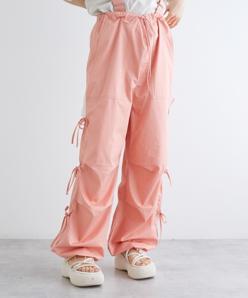 w closet（ダブルクローゼット）の「サイドリボンパラシュートパンツ（カーゴパンツ・レディース・ピンク/ホワイト系その他/カーキ/オフホワイト・FREE）」の17枚目の写真