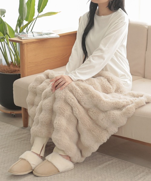ALTROSE（アルトローズ）の「もこもこ 立体 ぽこぽこ ボア ひざ掛け クラウド（ブランケット・レディース・ピンク/ベージュ/アイボリー/グレー・FREE）」の6枚目の写真