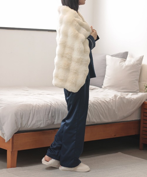 ALTROSE（アルトローズ）の「もこもこ 立体 ぽこぽこ ボア ひざ掛け クラウド（ブランケット・レディース・ピンク/ベージュ/アイボリー/グレー・FREE）」の15枚目の写真