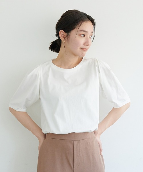 CROSS FUNCTION(クロスファンクション)の「《接触冷感・抗菌防臭》きれいめパフスリーブTシャツ【CF/クロスファンクション】(Tシャツ/カットソー・レディース・オフホワイト/ライトピンク/ライトベージュ・M/L)」の1枚目の写真