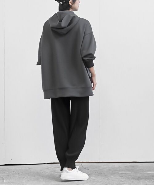 rps(アールピーエス)の「裾シャーリングカットプリーツパンツ(その他パンツ・レディース・ブラック/チャコールグレー・フリー)」の14枚目の写真