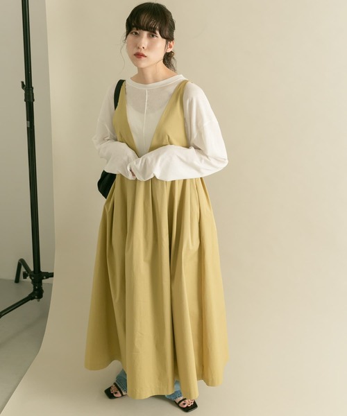 KBF（ケイビーエフ）の「『2サイズ展開』ディープネックジャンパースカート（ワンピース・レディース・ベージュ/ネイビー・36/38）」の4枚目の写真