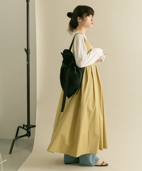 KBF（ケイビーエフ）の「『2サイズ展開』ディープネックジャンパースカート（ワンピース・レディース・ベージュ/ネイビー・36/38）」の7枚目の写真