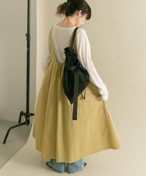 KBF（ケイビーエフ）の「『2サイズ展開』ディープネックジャンパースカート（ワンピース・レディース・ベージュ/ネイビー・36/38）」の9枚目の写真