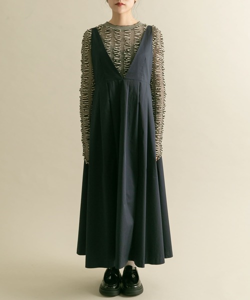 KBF（ケイビーエフ）の「『2サイズ展開』ディープネックジャンパースカート（ワンピース・レディース・ベージュ/ネイビー・36/38）」の14枚目の写真