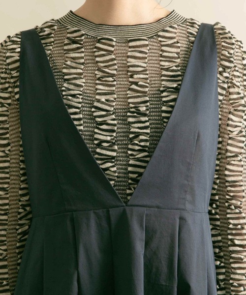 KBF（ケイビーエフ）の「『2サイズ展開』ディープネックジャンパースカート（ワンピース・レディース・ベージュ/ネイビー・36/38）」の17枚目の写真