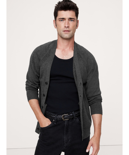 Banana Republic（バナナリパブリック）の「イタリアンメリノ カーディガンセーター（カーディガン/ボレロ・メンズ・キャメル/チャコールグレー・L/M/S/XL）」の2枚目の写真