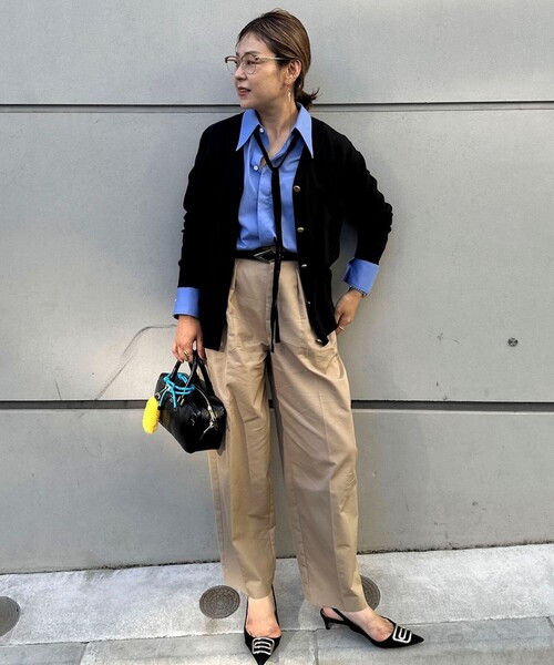 Rie Miller（リエミラー）の「《手洗い可能》金ボタンVネック