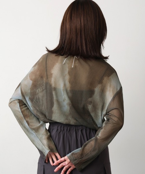 Bou Jeloud（ブージュルード）の「オーバーサイズニュアンスシアートップス（Tシャツ/カットソー・レディース・ブラウン/ネイビー・FREE）」の4枚目の写真