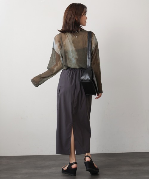 Bou Jeloud（ブージュルード）の「オーバーサイズニュアンスシアートップス（Tシャツ/カットソー・レディース・ブラウン/ネイビー・FREE）」の3枚目の写真