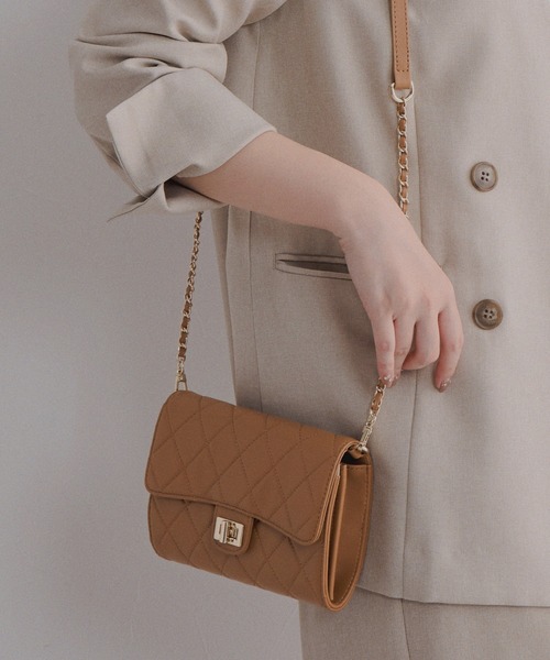 NICAL（ニカル）の「【本革】【NICAL】キルトチェーンバック/544380（ショルダーバッグ・レディース・ネイビー/ベージュ/レッド/キャメル/ブラック・FREE）」の4枚目の写真