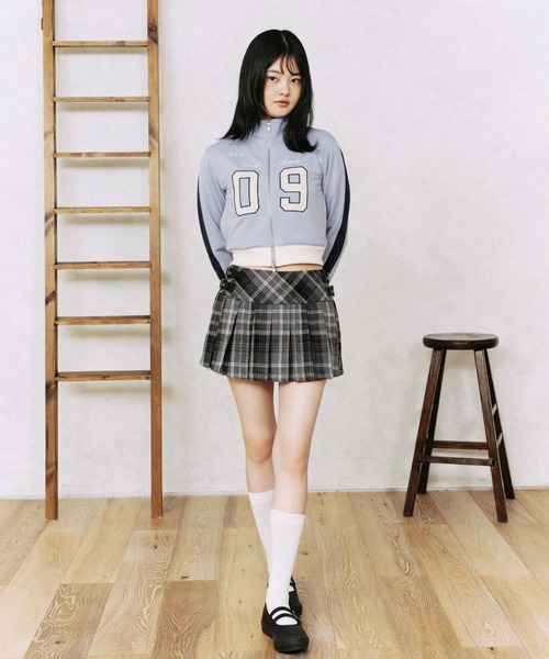 FCMM（エフシーエムエム）の「NUMBERING TRACK JACKET/ナンバリングトラックジャケット（ジャージ・レディース・ピンク/ネイビー/ライトブルー・SMALL/MEDIUM）」の5枚目の写真