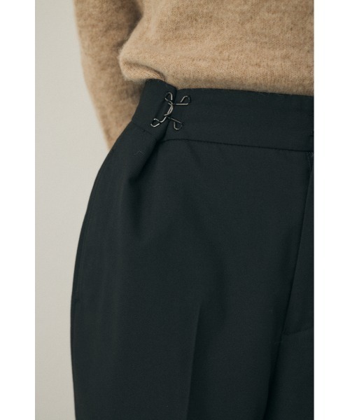 M_（エムアンダーバー）の「リサイクルポリエステル×レーヨン混紡ツイル素材 フックタックスラックス（スラックス・レディース・ブラック/ネイビー・1/2）」の11枚目の写真