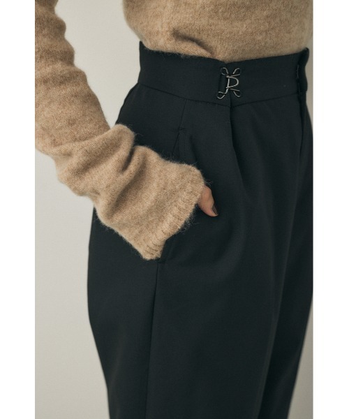 M_（エムアンダーバー）の「リサイクルポリエステル×レーヨン混紡ツイル素材 フックタックスラックス（スラックス・レディース・ブラック/ネイビー・1/2）」の12枚目の写真