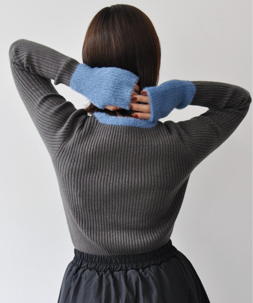 Meli rich（メリーリッチ）の「バイカラー配色サムホールクルーネックニット（ニット/セーター・レディース・アイボリー/ブラック/グレー/チャコールグレー・FREE）」の10枚目の写真