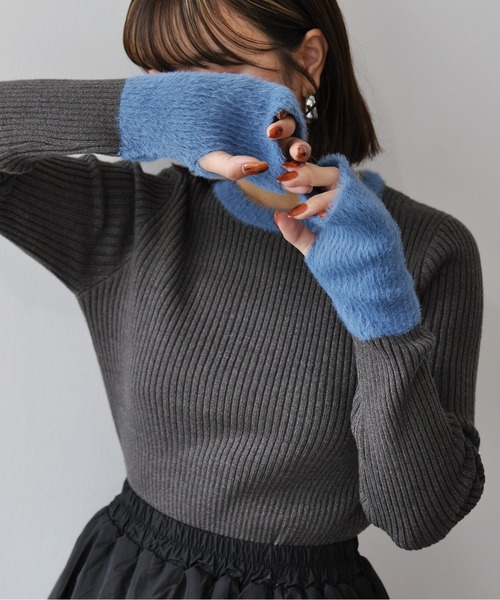 Meli rich（メリーリッチ）の「バイカラー配色サムホールクルーネックニット（ニット/セーター・レディース・アイボリー/ブラック/グレー/チャコールグレー・FREE）」の13枚目の写真