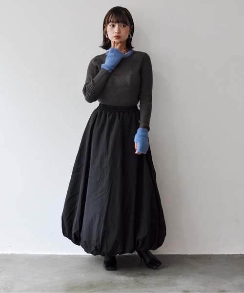 Meli rich（メリーリッチ）の「バイカラー配色サムホールクルーネックニット（ニット/セーター・レディース・アイボリー/ブラック/グレー/チャコールグレー・FREE）」の14枚目の写真