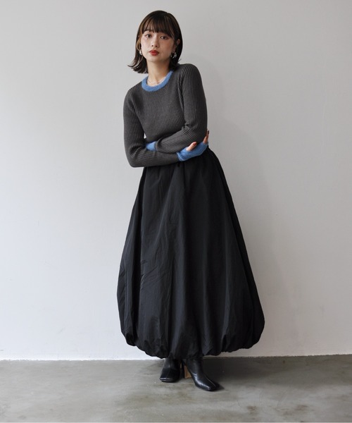 Meli rich（メリーリッチ）の「バイカラー配色サムホールクルーネックニット（ニット/セーター・レディース・アイボリー/ブラック/グレー/チャコールグレー・FREE）」の16枚目の写真