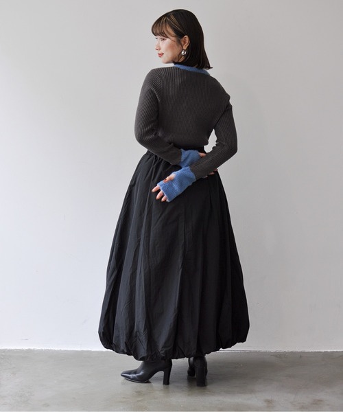 Meli rich（メリーリッチ）の「バイカラー配色サムホールクルーネックニット（ニット/セーター・レディース・アイボリー/ブラック/グレー/チャコールグレー・FREE）」の17枚目の写真