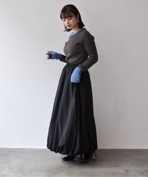 Meli rich（メリーリッチ）の「バイカラー配色サムホールクルーネックニット（ニット/セーター・レディース・アイボリー/ブラック/グレー/チャコールグレー・FREE）」の19枚目の写真