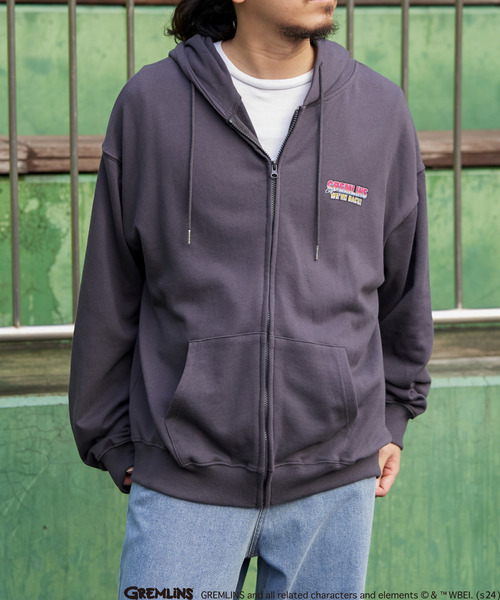 VENCEEXCHANGE（ヴァンスエクスチェンジ）の「GREMLINS グレムリン フォトプリント フロントジップパーカー（パーカー・メンズ・チャコール/セージグリーン/ワイン・M/L/LL）」の5枚目の写真