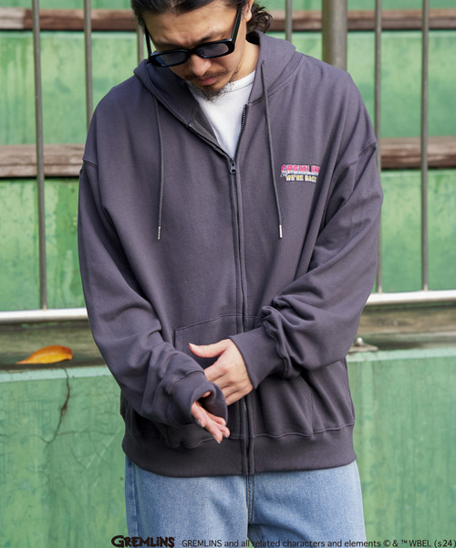 VENCEEXCHANGE（ヴァンスエクスチェンジ）の「GREMLINS グレムリン フォトプリント フロントジップパーカー（パーカー・メンズ・チャコール/セージグリーン/ワイン・M/L/LL）」の6枚目の写真