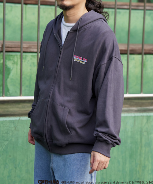 VENCEEXCHANGE（ヴァンスエクスチェンジ）の「GREMLINS グレムリン フォトプリント フロントジップパーカー（パーカー・メンズ・チャコール/セージグリーン/ワイン・M/L/LL）」の8枚目の写真