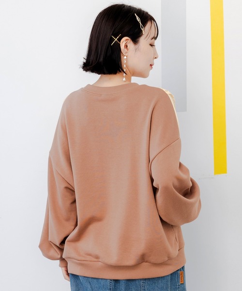 ScoLar(スカラー)の「143666:花蝶柄レースMIX 裏毛プルオーバー(スウェット・レディース・グリーン/ベージュ/杢グレー・M)」の9枚目の写真