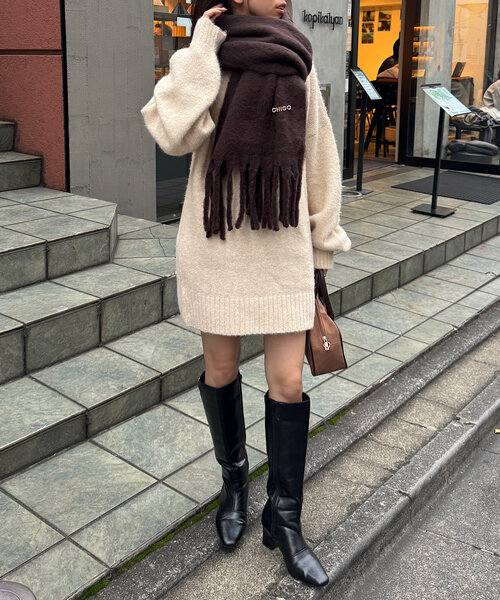 Chico（チコ）の「ブローチ付きフリンジストールマフラー（マフラー・レディース・グレー/ブラウン/ベージュ/レッド/アイボリー・FREE）」の18枚目の写真