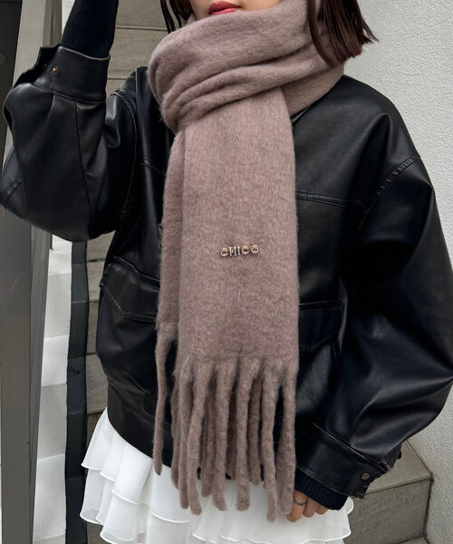 Chico（チコ）の「ブローチ付きフリンジストールマフラー（マフラー・レディース・グレー/ブラウン/ベージュ/レッド/アイボリー・FREE）」の20枚目の写真