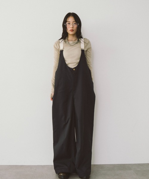 HANNE(アン)の「サスペンダーワイドパンツ(サロペット/オーバーオール・レディース・ベージュ/ネイビー・MEDIUM/SMALL)」の11枚目の写真