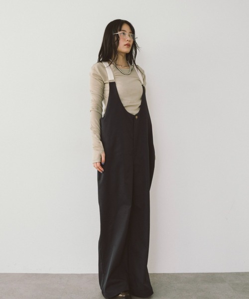 HANNE(アン)の「サスペンダーワイドパンツ(サロペット/オーバーオール・レディース・ベージュ/ネイビー・MEDIUM/SMALL)」の12枚目の写真