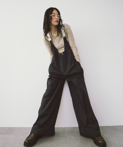 HANNE(アン)の「サスペンダーワイドパンツ(サロペット/オーバーオール・レディース・ベージュ/ネイビー・MEDIUM/SMALL)」の3枚目の写真