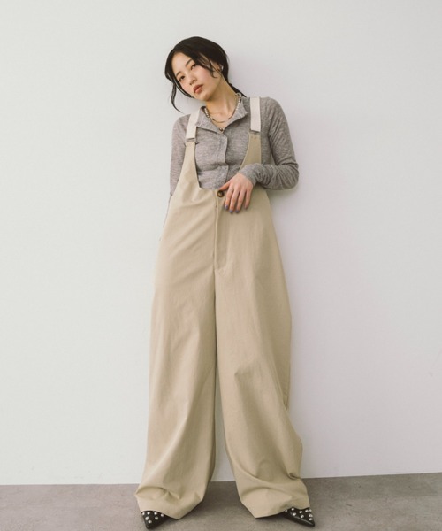 HANNE(アン)の「サスペンダーワイドパンツ(サロペット/オーバーオール・レディース・ベージュ/ネイビー・MEDIUM/SMALL)」の15枚目の写真